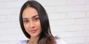 Baju Bolong Anya Geraldine Bikin Gagal Fokus