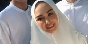 Serba Putih, Cantiknya Yuni Shara Berhijab Syar'i