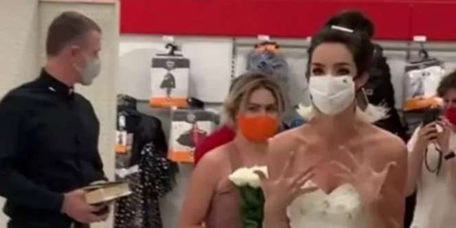 2 Tahun Tunangan, Wanita Bergaun Pengantin Nekat Paksa Nikah Pacar di Mal