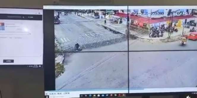 Aksi The Power of Emak-Emak, Tancap Gas Terabas Kawat Berduri Polisi