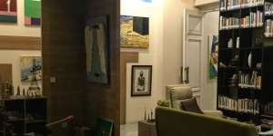 Interior Kamar Tidur Kang Emil, Hangat dengan Sentuhan 'Berantakan'