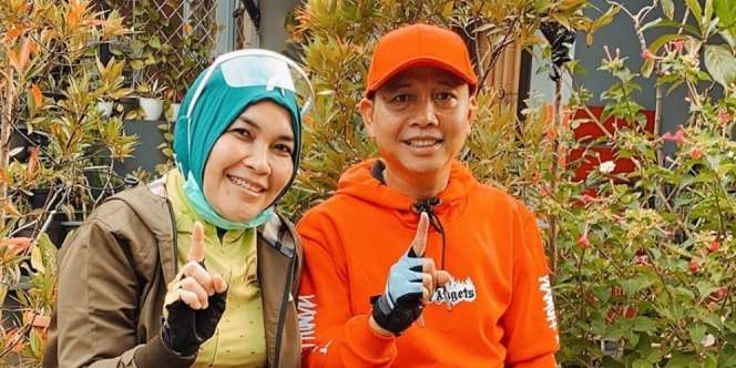 Gowes Bareng Ayah Rozak, Celana Ibunda Ayu Ting Ting Jadi Sorotan