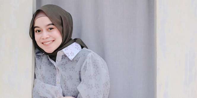Putih Minimalis, Gaya Outfit Simple ala Lesty Kejora