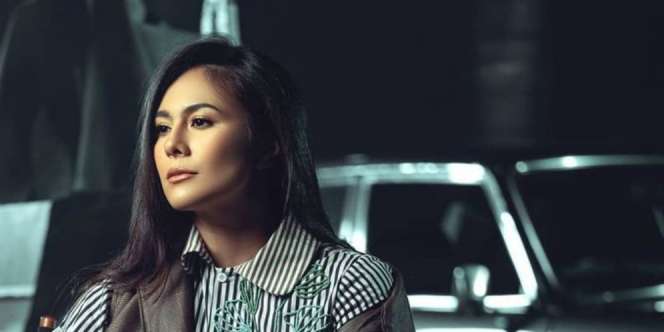 Pakai Kaus Ketat, Body Wulan Guritno Bikin Gerah