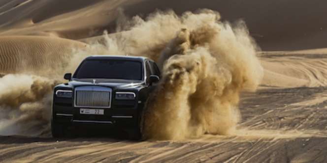 Rolls Royce Cullinan `Disiksa` Jajal Trek Gurun Arab