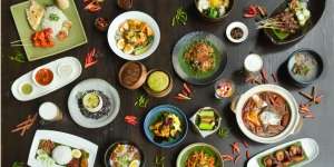 Makan Sepuasnya Hidangan Kaki Lima Singapura di Hotel Berbintang