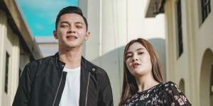 Heboh Video Dory Harsa Tidur Seranjang Bareng Dua Wanita Cantik