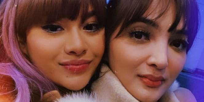 Pakai Daster, Adu Cantik Aurel Hermansyah dan Ashanty Saat Liburan