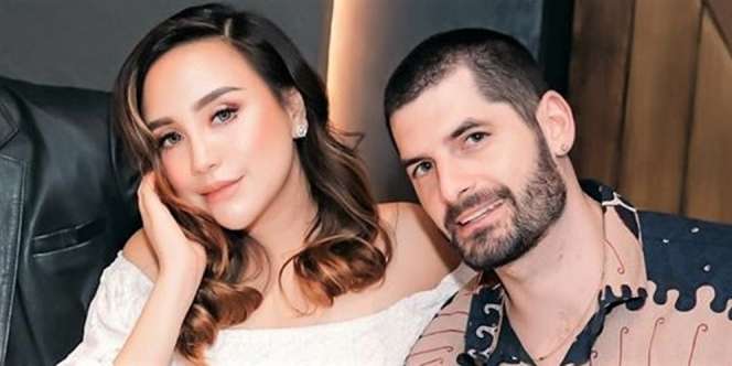 Terungkap, Pacar Bule Salmafina Sunan Ternyata Bos Besar di Amerika