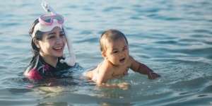 Naik Jet Ski, Baju Renang Nagita Tuai Komentar Kocak