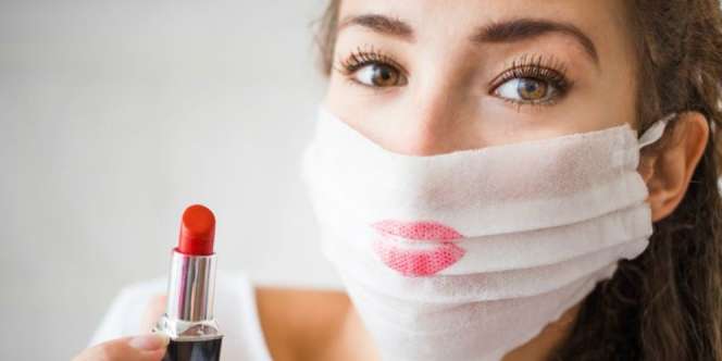Tips Memakai Lipstik Saat Pandemik, Masker Pasti Bebas Cap Bibir!