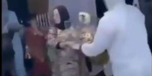 Viral Ambulans Dipakai Antarkan Seserahan Nikah, Disopiri Petugas Pakai APD