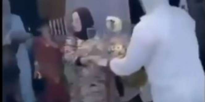 Viral Ambulans Dipakai Antarkan Seserahan Nikah, Disopiri Petugas Pakai APD