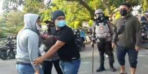 Viral Video Polisi Diduga Nyamar jadi Mahasiswa Saat Demo, Ini Kata Polri