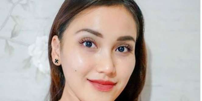 Disebut Calon Manten, Ini Potret Cantik Ayu Ting Ting Berkebaya