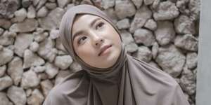Inspirasi Pajamas Set ala Natasha Rizky untuk Jalan-jalan