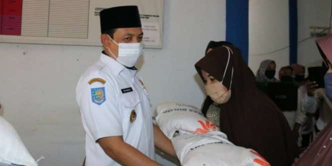 750 Keluarga di Kecamatan Ratu Samban Bengkulu Terima Bantuan Beras PKH