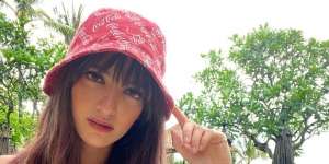 Astaga Jam Tangan Tembus Pandang Nia Ramadhani Harganya Bikin Lupa Waktu