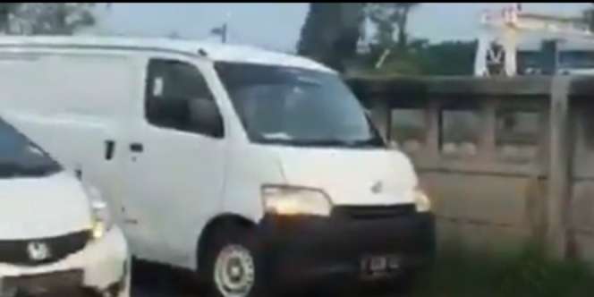 Pembuang Sampah di Kalimalang Menyerahkan Diri