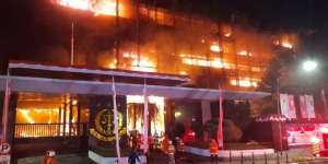 Tetapkan 8 Tersangka, Polisi Sebut Pemicu Kebakaran Gedung Kejagung Karena Bara