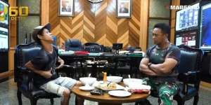 Momen Hangat KSAD Jenderal Andika Ajak Buruh Bangunan Difabel Makan Siang