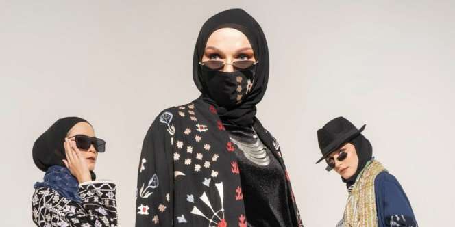 Humbanua, Pesona Kain Nusantara Vivi Zubedi di Panggung Mode Rusia