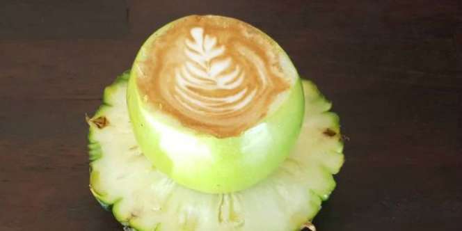 Uniknya Sajian Kopi Latte dalam Buah, Mau Coba?