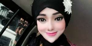 Intip Gaya Hijaber Mirip Barbie yang Viral, 'Dagu Selancip Omongan Netizen'