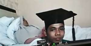 Cerita Mahasiswa di Medan Wisuda Online Sambil Tunggui Ibu yang Sakit