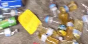 Temukan Banyak Botol Bekas di Kamar Gadis Cantik, Saat Dibuka Isinya Mengejutkan