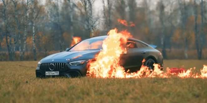 YouTuber Sultan, Santuy Bakar Mobil Mercy Mewah