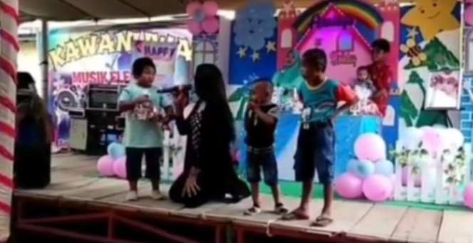 Dituntun Mengeja Kata Balon, Jawaban Bocah Polos Bikin 'Gubrak`