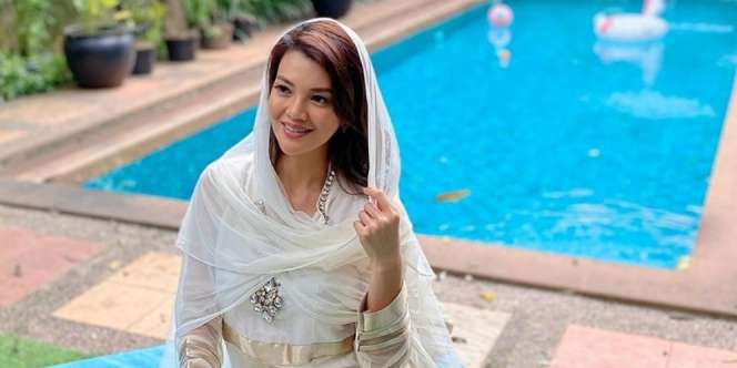 Unik, Farah Quinn Luncurkan Perhiasan Berbentuk Kue