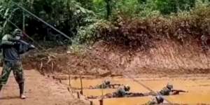 Keras! Ternyata Begini Latihan Anggota TNI, Merayap Sambil Ditembaki