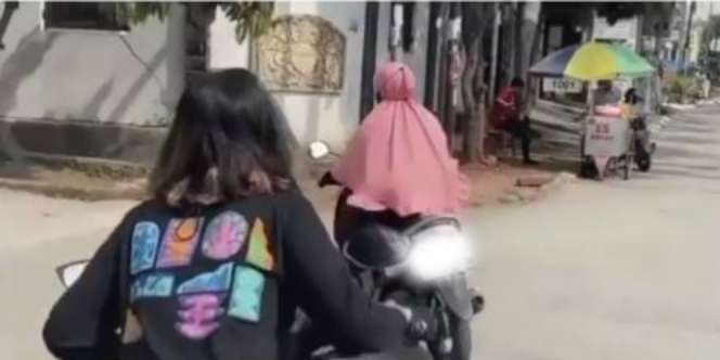 Emak-Emak Beraksi Lagi! Santai Nyalip dari Jalur Tengah, Si Gadis Cuma Melongo