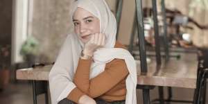 Pesona Putri Anne, Pacar Mas Pur yang Kini Berhijab