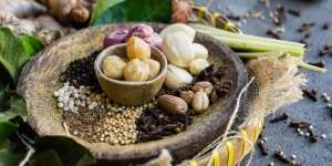 5 Bumbu Masakan yang Wajib Ada di Dapur, Bukan Hanya Gula dan Garam Lho
