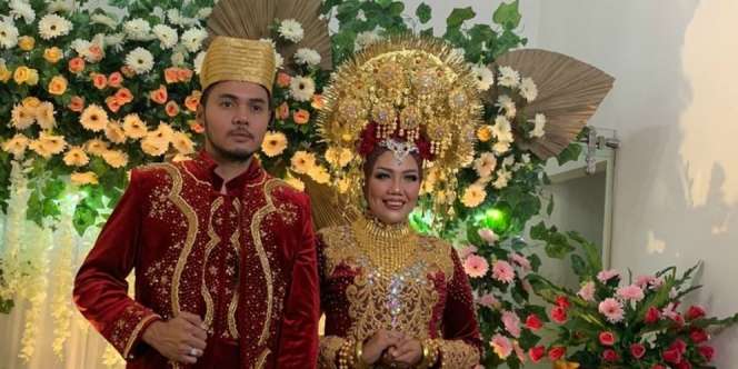 Elly Sugigi Nikahi Berondong Ganteng: Sah!