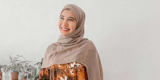 Pamer Baby Bump, Tentengan Zaskia Sungkar Bikin Salfok