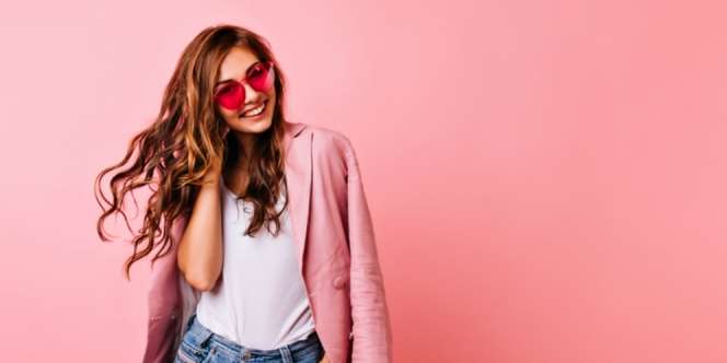 Lagi Viral, Begini Cara Pose 'Foot Pop' yang Bikin Foto OOTD Makin Kece!