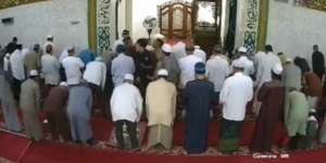 Geger Pria Banjarmasin Cium Imam Sholat Subuh karena Ingin Masuk Surga