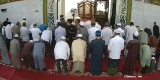 Geger Pria Banjarmasin Cium Imam Sholat Subuh karena Ingin Masuk Surga