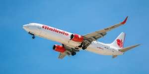 Viral Foto Haru Pegawai Malindo Airline Resign Pakai Seragam Terakhir Kalinya