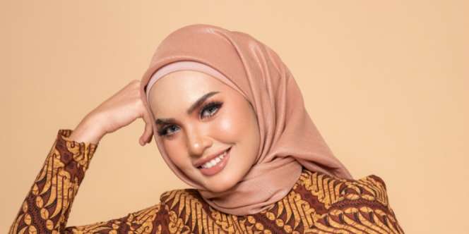 4 Tips Makeup Agar Tampil Menarik di Akhir Tahun