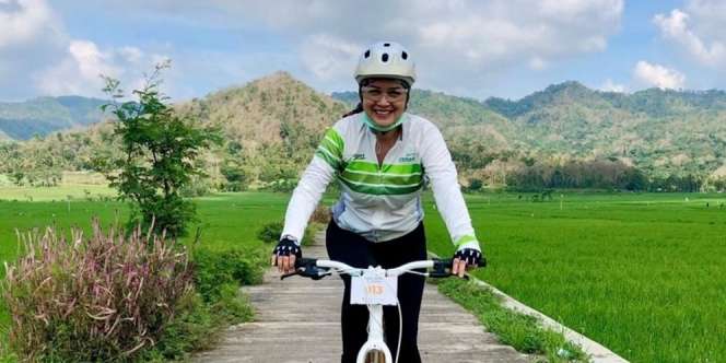 10 Potret Ira Wibowo Saat Jalani Hobi Bersepeda, Tur Sampai Yogya!