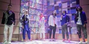 'Reborn', Inspirasi Gaya Busana Pandemi untuk WFH