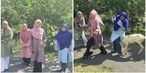 10 Momen Lucu Emak-Emak yang Lagi Apes, Jangan Ketawa Nanti Dosa!