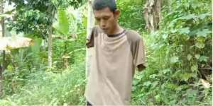 Meski Kekurangan, Hatib Tetap Kreatif Mengais Rezeki