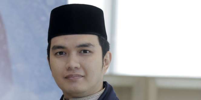 Unggah Video Sedang Sholat Berjemaah, Aldi Taher Jadi Sorotan