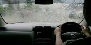 3 Tips Berkendara Aman di Musim Hujan dari Persiapan sampai Saat Berkendara